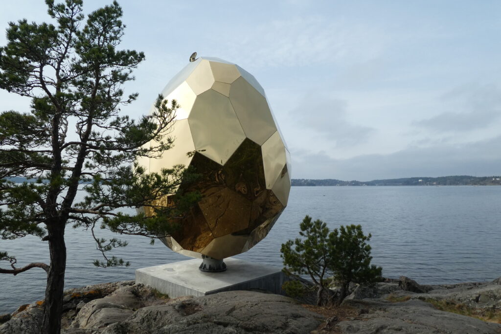 image shows one of the sculptures on the Artipelag forest trail outside of Stockholm