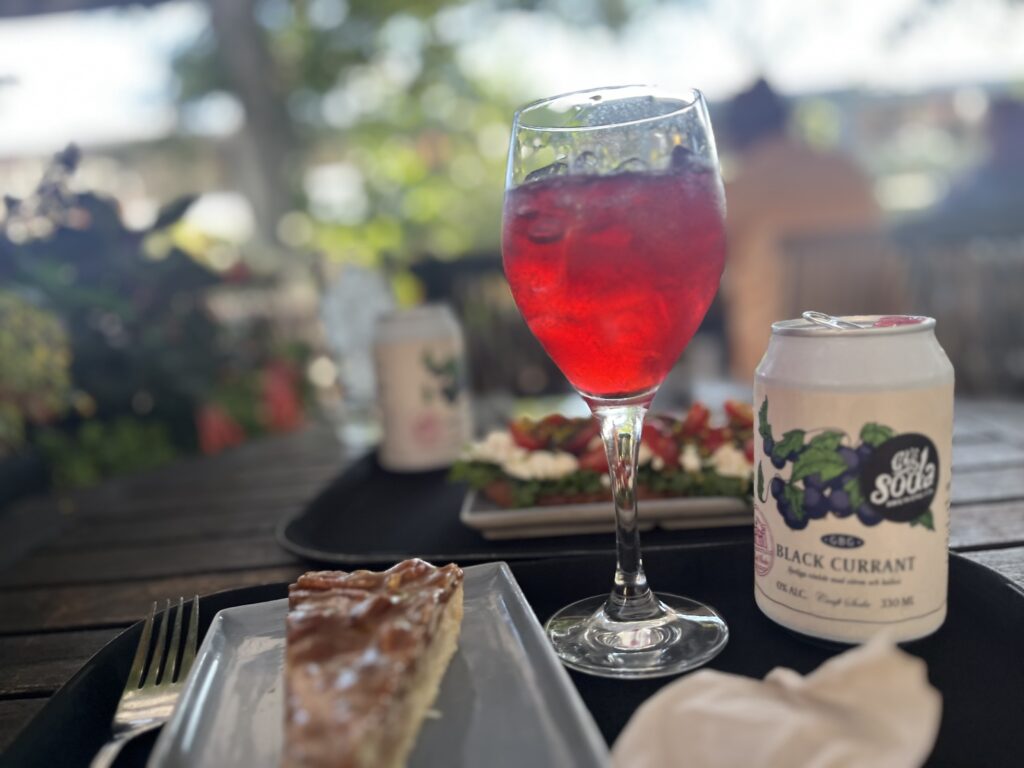 image shows a drink at the outdoor restaurant and cafe Mälarpaviljongen