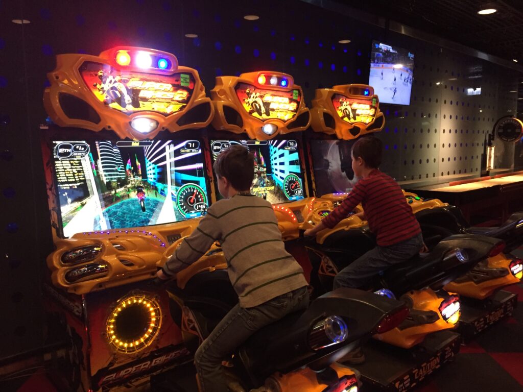 image shows kids playing on video games at OLearys Tolv in Stockholm