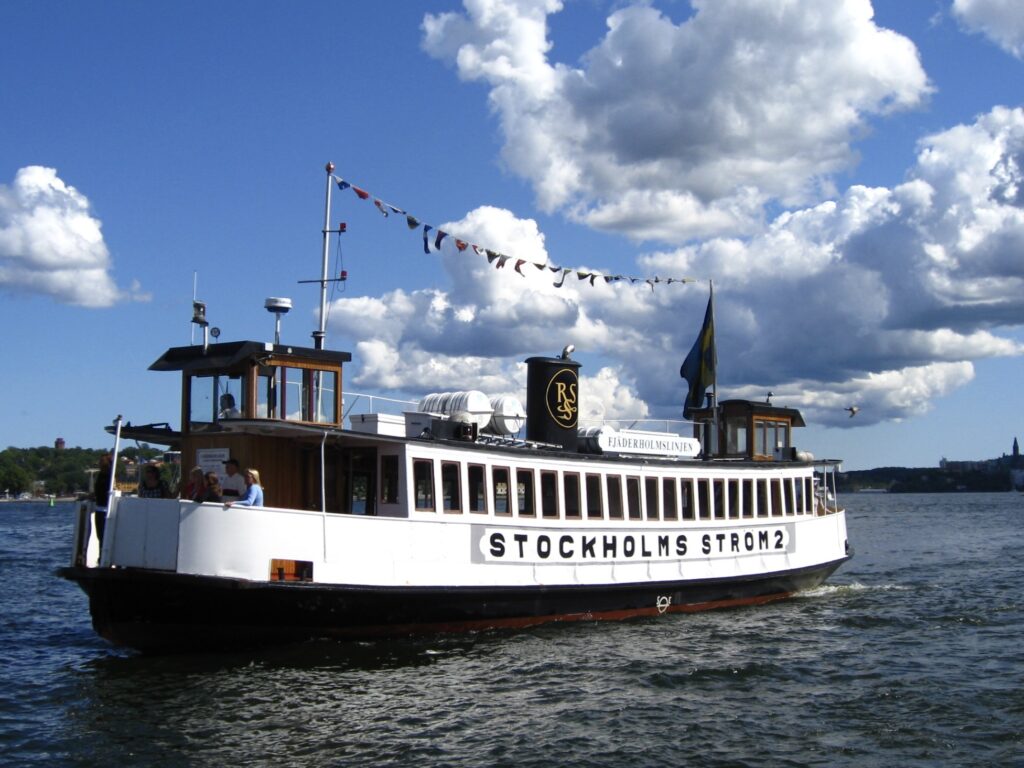 image shows the ferry that goes from Stockholm to Fjäderholmarna