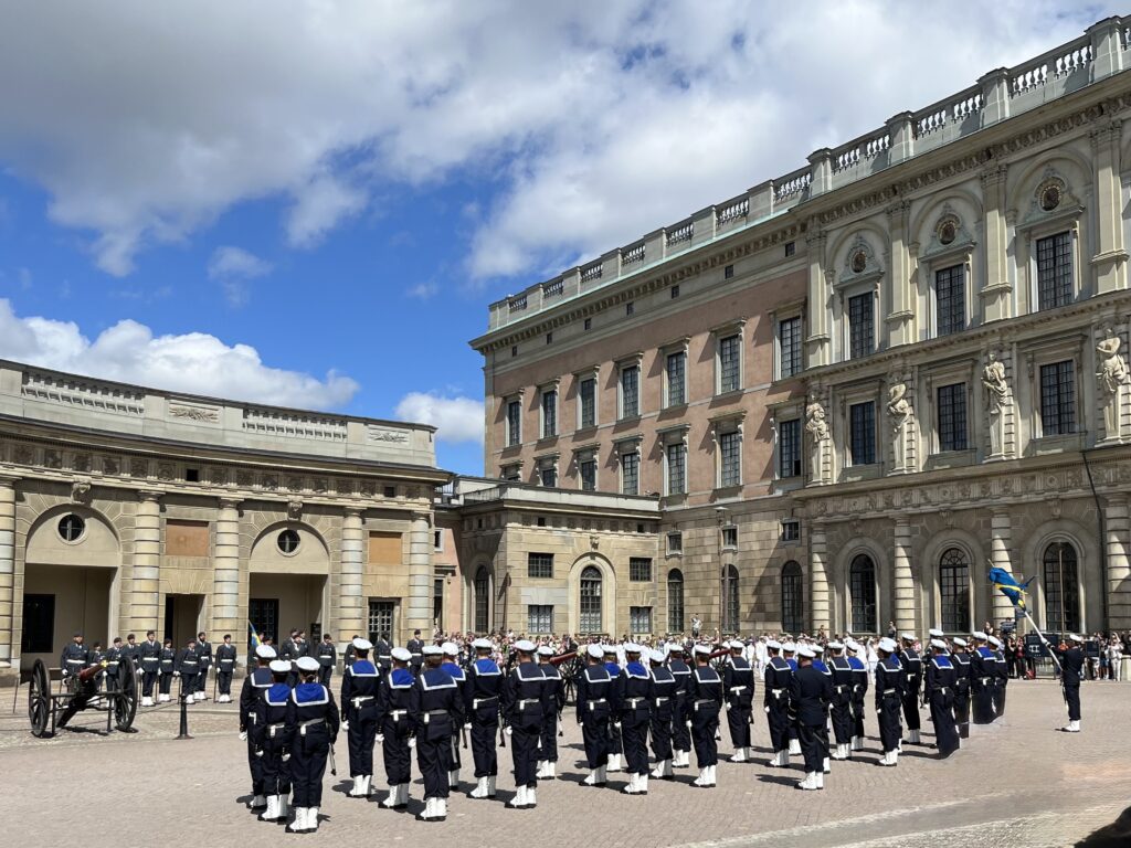 image shows the weekend changing of the guard ceremony at the Royal Castle in Stockholm