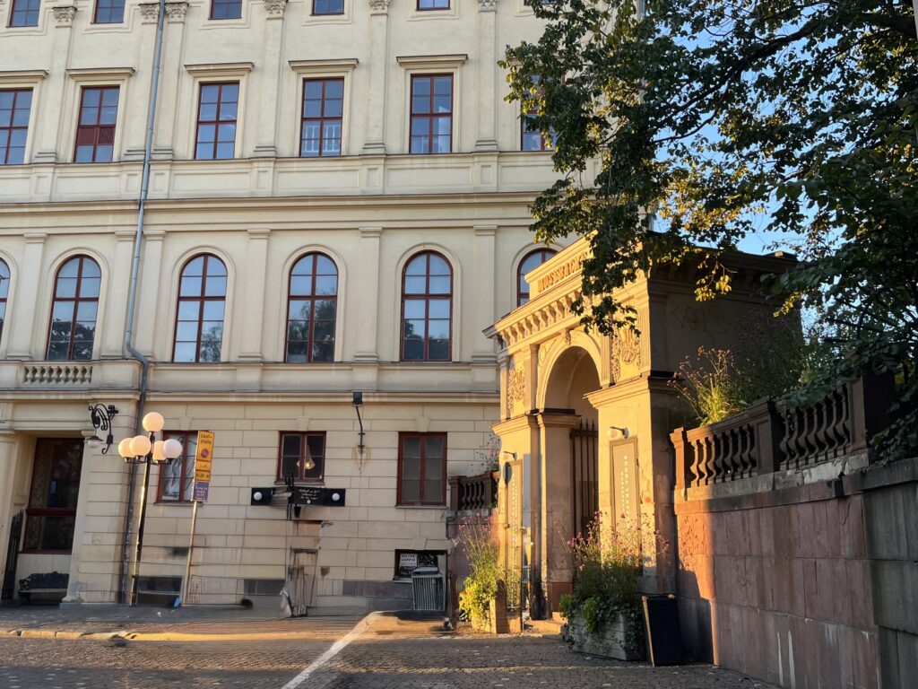 image shows the entrance to Mosebacke terrace in Stockholm